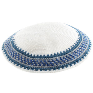 C KNITTED DMC KIPPAH 17 CM- BEIGE WITH COLORS AROUND