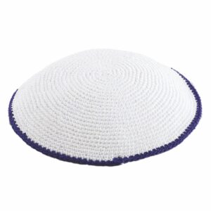 C KNITTED FLAT DMC KIPPAH 13 CM- WHITE WITH GRAY AROUND