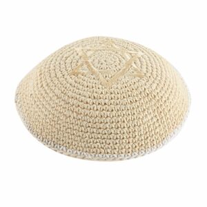 CKNITTED KIPPAH 16 CM- BEIGE WITH MAGEN DAVID