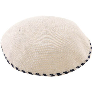 C KNITTED DMC KIPPAH 9 CM- WHITE WITH DARK BLUE AROUND