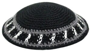 C KNITTED KIPPAH 15 CM - BLACK WITH BLUE & GRAY AROUND