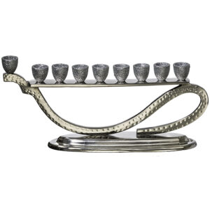 חנוכיה אלומיניום מרוקע עם קנים בגוון כסף נצנצים  13*28 ס"מ