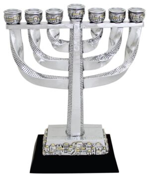 מנורה מהודרת מפוליריזין  מוכסף עיטור "ירושלים" עם בסיס 20 ס"מ