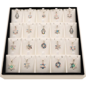 סטנד תליוני יודאיקה צדף עם שרשרת (20)