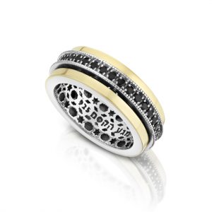 טבעת מסתובבת כסף בשילוב זהב עם פס שיבוץ זירקונים שחורים