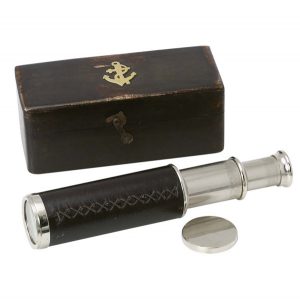 טלסקופ מתכת במארז עץ