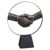 פסל אומנותי "יד לוחצת יד" מבית פסלי היוקרה "GRACIA GALLERY"