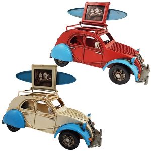 מכונית / חיפושית רטרו לבן וגלשן ומסגרת לתמונה