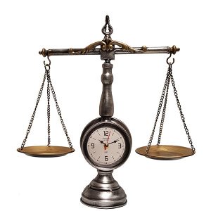 שעון שולחני בעיצוב רטרו בצורת מאזני צדק